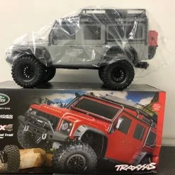 Traxxas TRX-4 Trail RC 4x4 Crawler RTR w//Land Rover Defender Body - OPEN BOX NEW